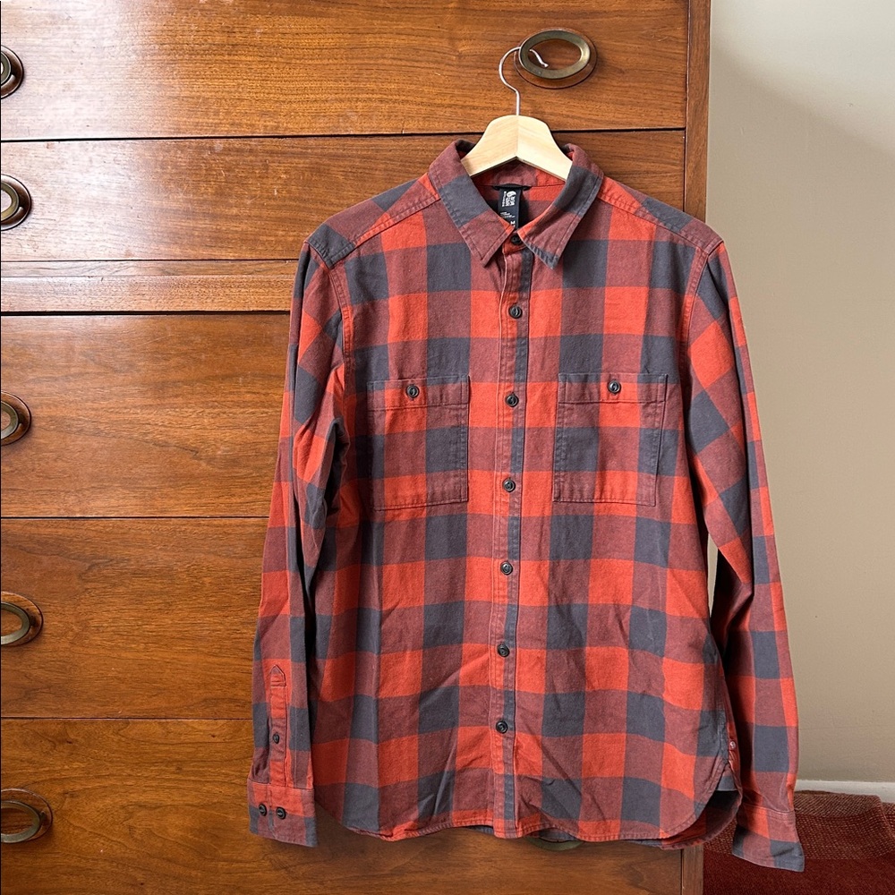 Men’s Mountain Hardwear Red and Black Plaid Button-Up Shirt